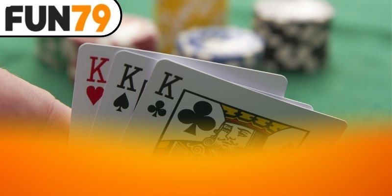Bàn chơi game bài poker online với nhiều người tham gia